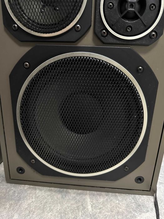 Немски трилентови тонколони Universum