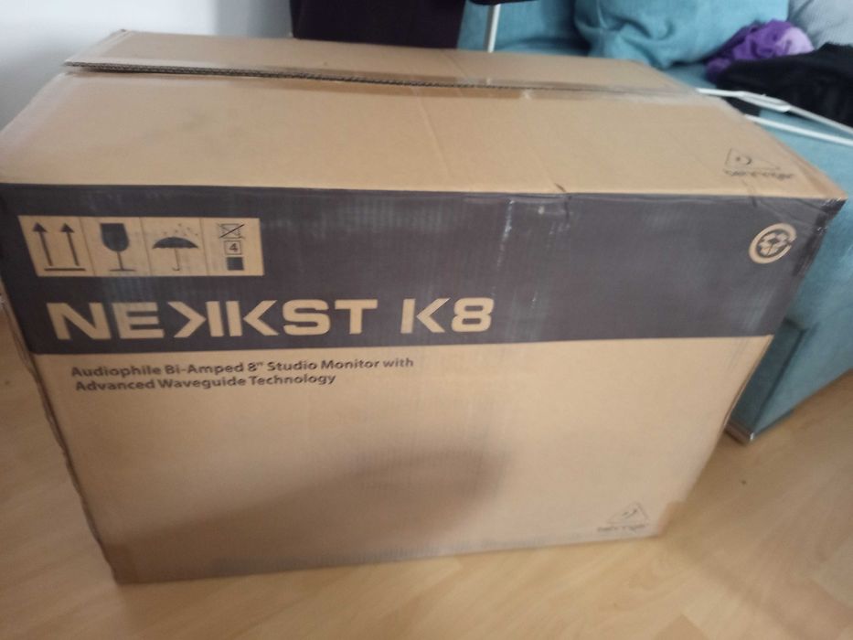 Продавам мониторни колони Berringer Nexxt8