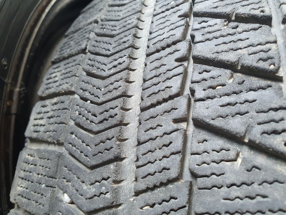 Vând set de jante şi cauciucuri de iarna 195/60 R15  4×100