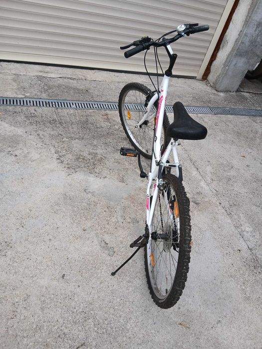 Vând bicicletă de fete 24 inch