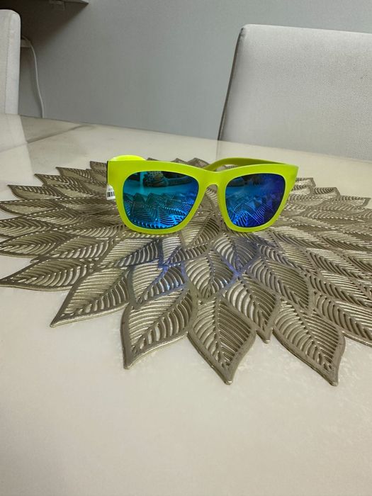 Продаются очки солнцезащитные