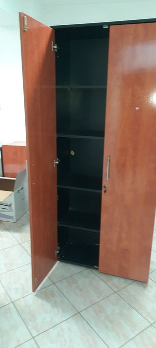 Vând mobilier birou dulap, scaune  etc