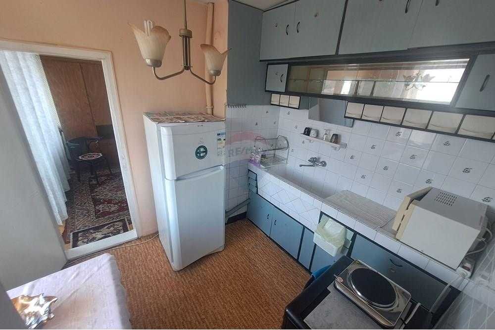 Дава се под наем Двустаен апартамент в Русе, Широк център - 62 кв.м за 239.7 € - Снимка #1