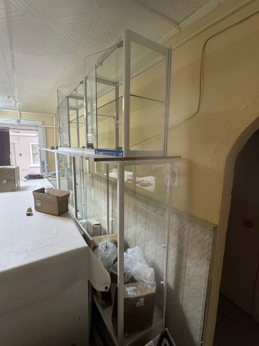 Продается витрина для магазина, аптеки