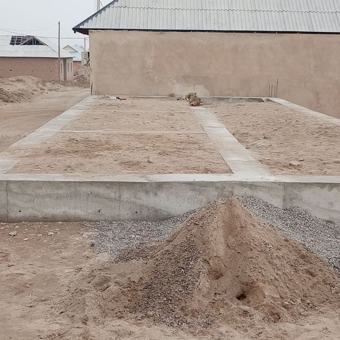 Uchastka yer fundament qurilgan