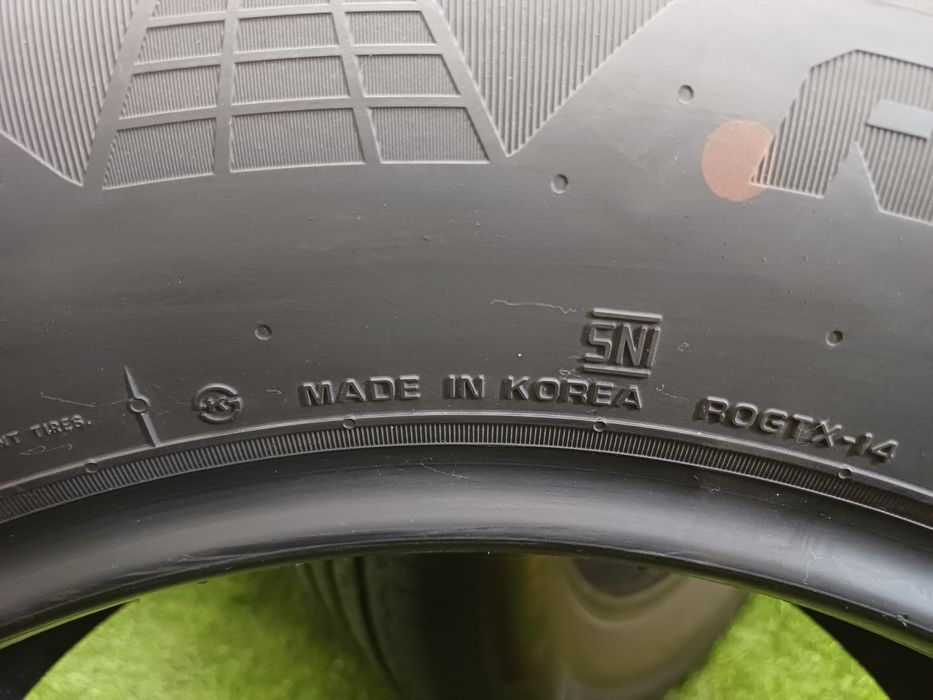 Шины 235/65 R17 Nexen комплект.