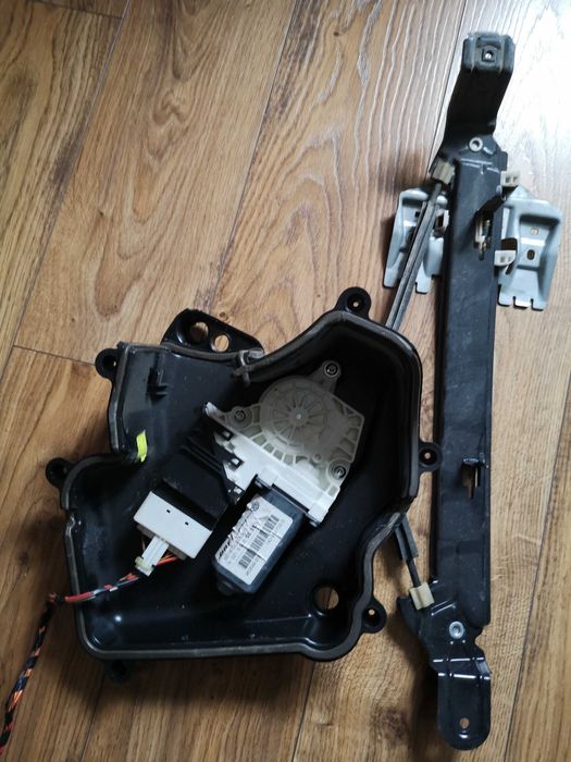 МЕХАНИЗЪМ ел.стъкала от лява задна врата за seat leon 1P 2006г.
