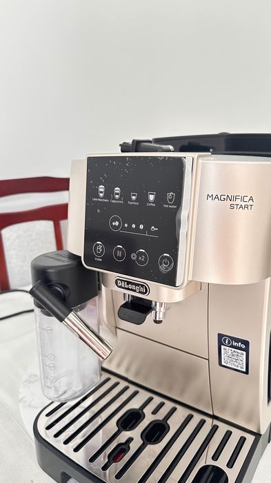 Expresor nou delonghi