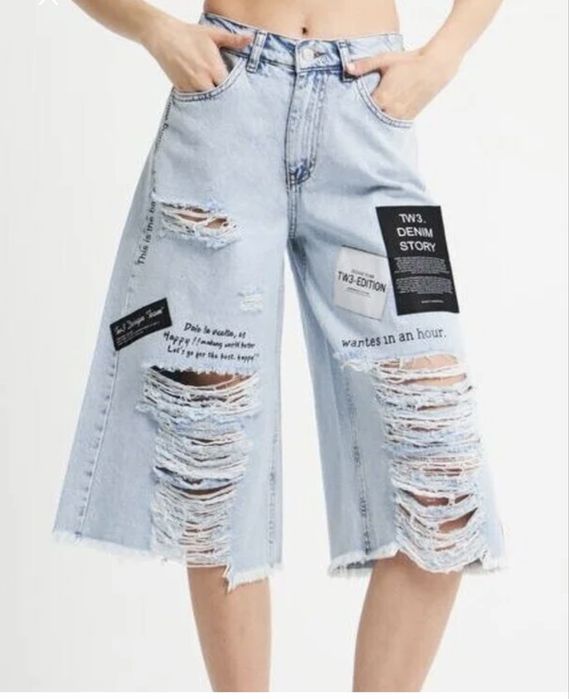 Дамски накъсани бермуди