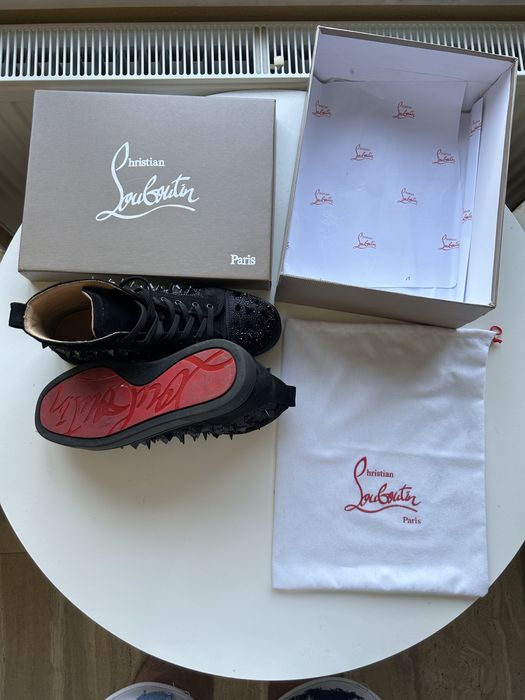 Vand Louboutin.