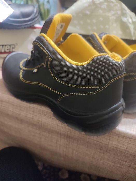 Работни обувки  нови