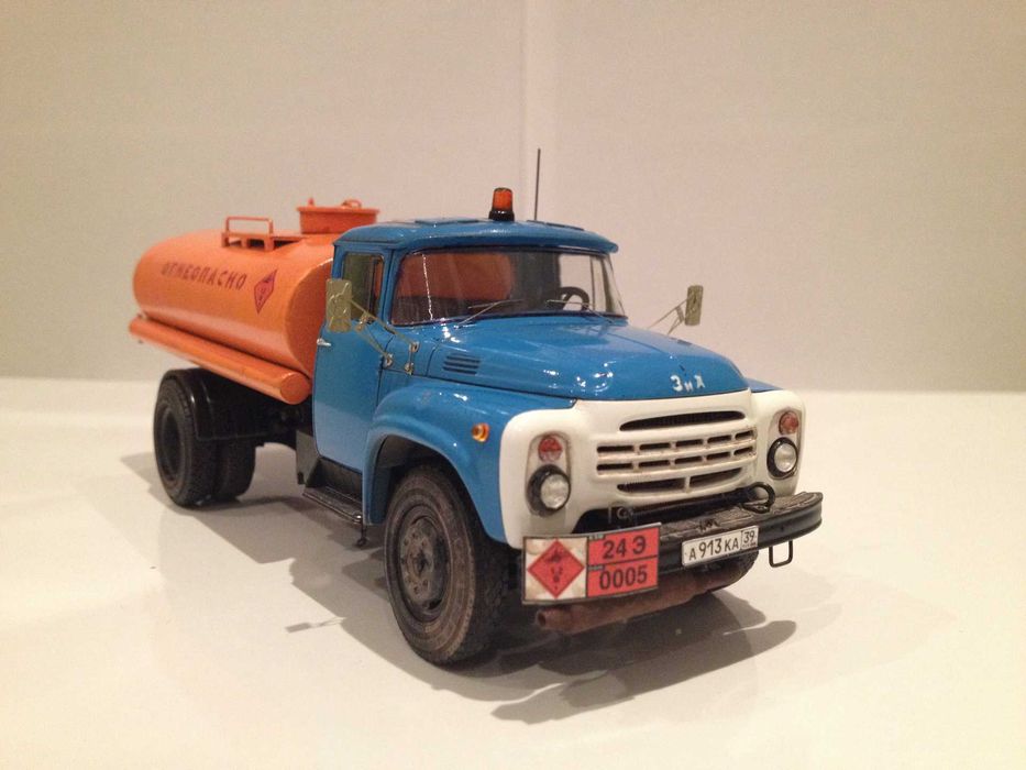 Сборная модель - Автоцистерна ТСВ-6 (ЗИЛ-130) 1/43 AVD Models