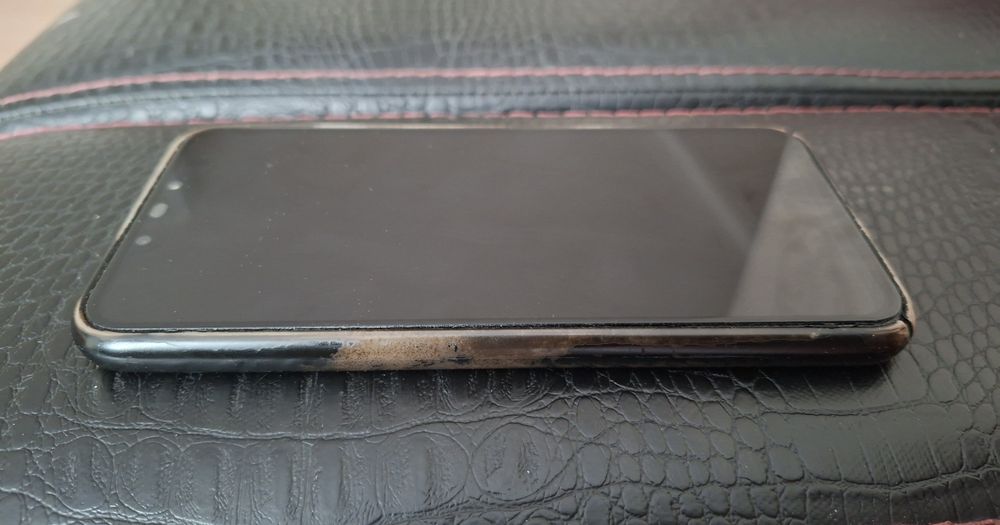 Продам телефон HUAWEI Mate 20 lite.