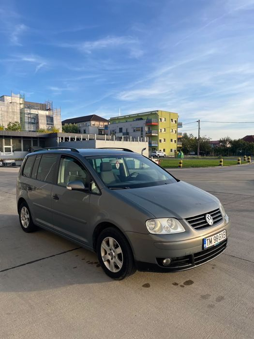 VOLKSWAGEN Touran