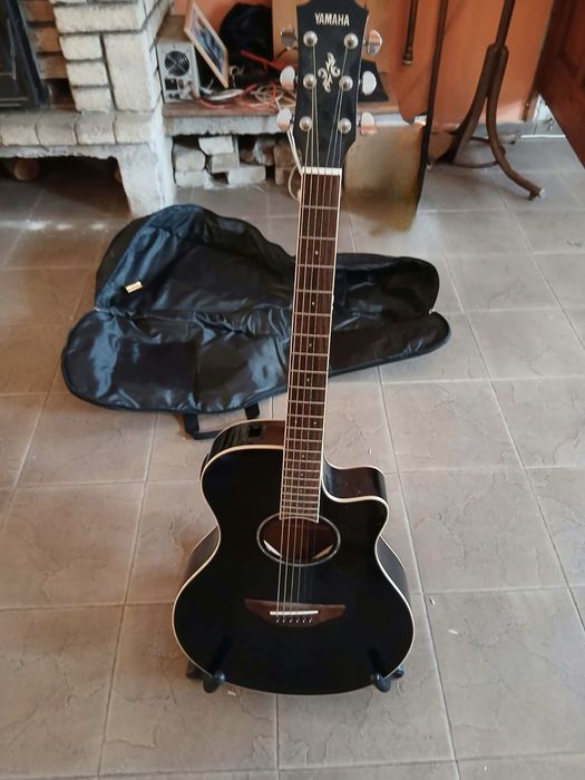 Електроакустична китара Yamaha APX 600 + Аксесоари