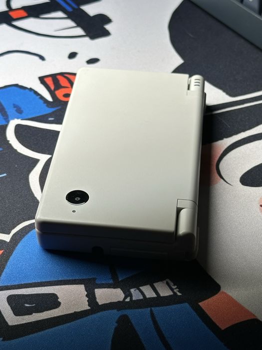 Nintendo DSi + SD карта 8gb