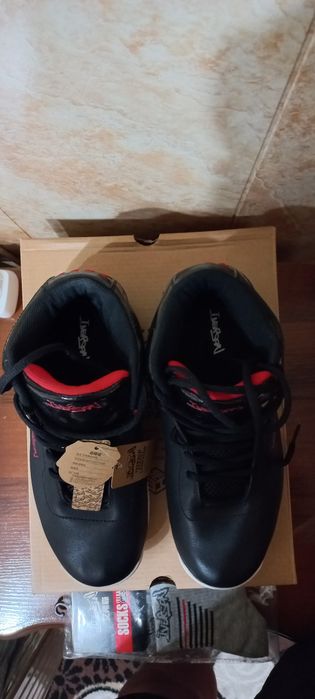 Продам новые фирменные Баскетбольные кроссовки