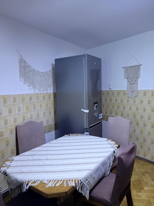 Închiriez apartament 3 camere
