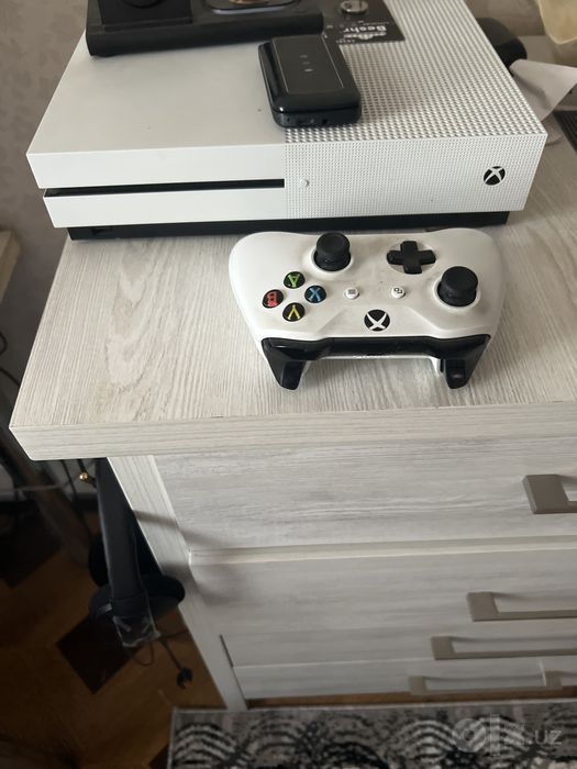 Xbox one S 1tb игравая приставка