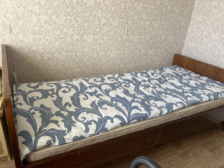 Кровать отдам даром