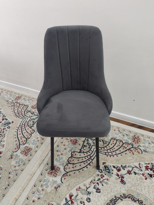 Продам стулья новые