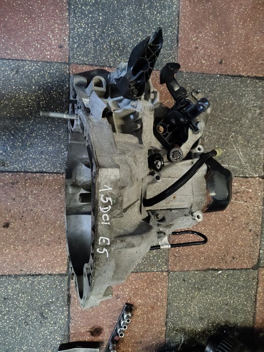 Cutie viteze manuala 5 trepte Renault Clio 4 1.5dci euro5 Renault Megane 3 1.5dci euro5 dacia logan mcv 1.5dci sandero 1.5dci e5 cod 8200786560   jr5
