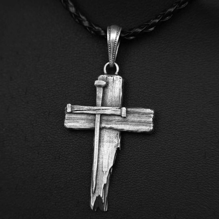 Сребърен медальон 925 – масивен мъжки кръст, символ на вяра.