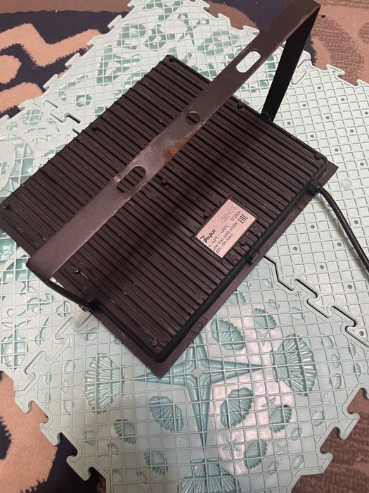 Продам прожектор уличного освещения