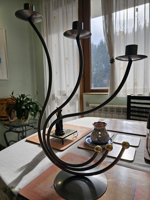 Нов  елегантен  свещник