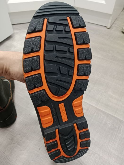 Зимние сапоги новые размеры 42