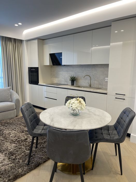 Inchiriez apartament 3 camere Cortina 126