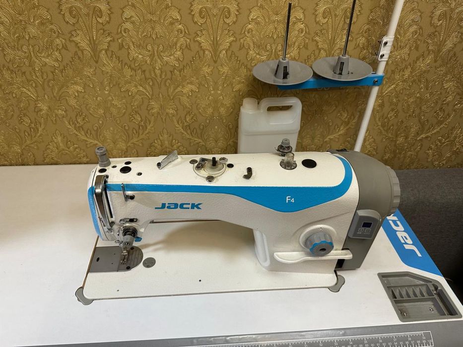 Продам швейную машину