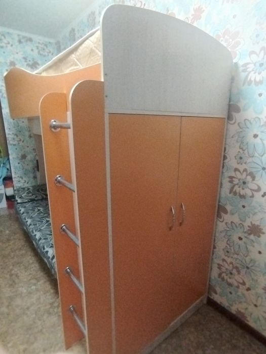 Двухъярусная кровать