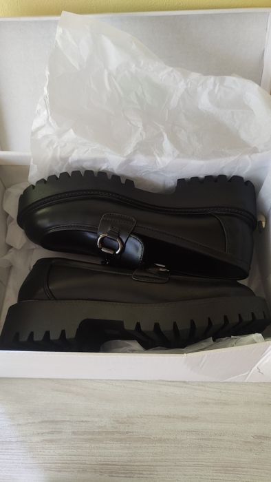 Дамски нови обувки