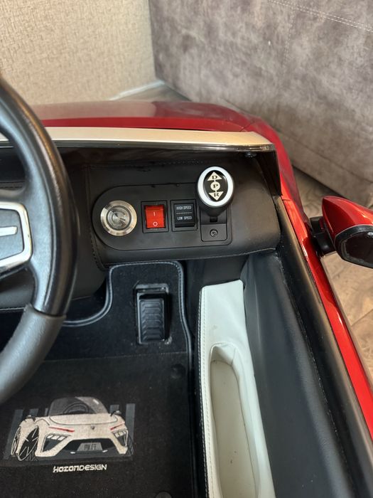 Машинка на аккумуляторе Tesla