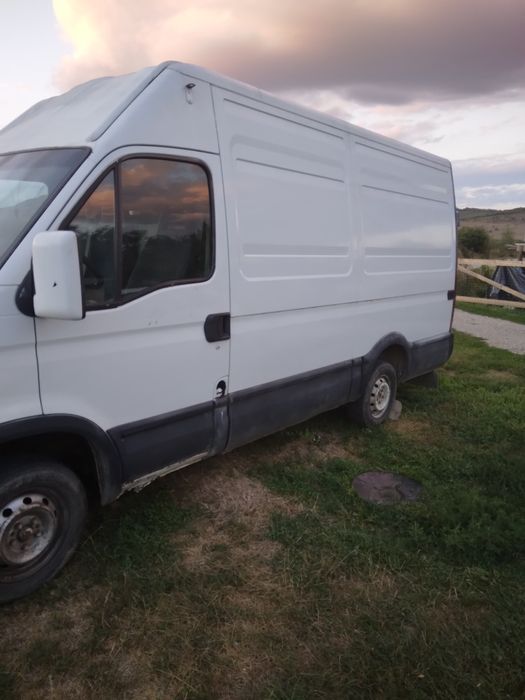 Vand iveco sau dezmembrez