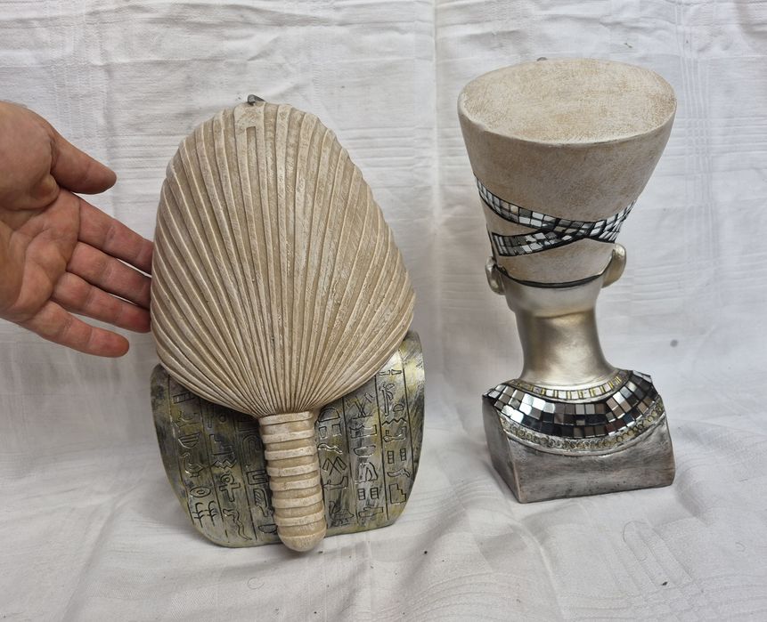 Figurine egiptene bust Tutankhamun si bust Nefertiti din rășină acrilică, Colecția Leonardo.