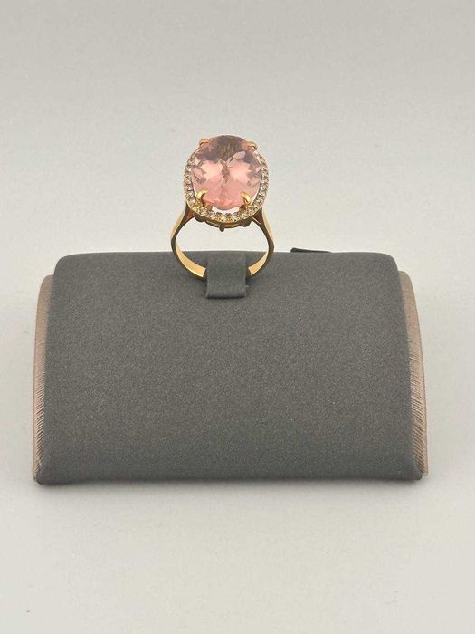 Кольцо с розовым кварцем и бриллиантами