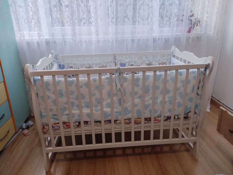 Patut bebe nou lemn masiv