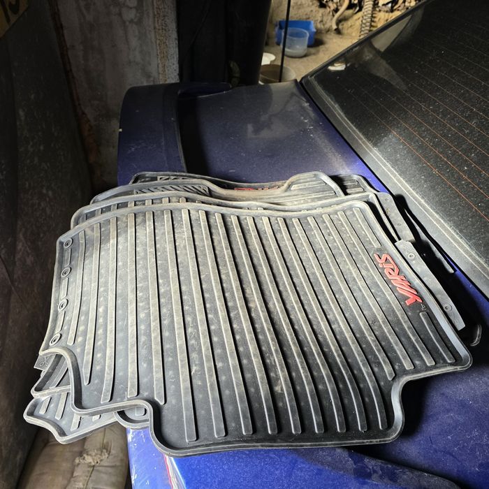 Коврики в тойета ярис