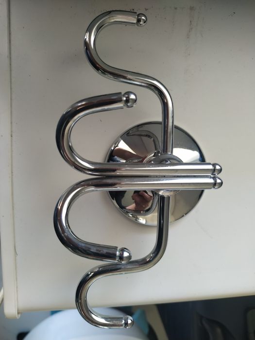 Вешалка металлическая новая