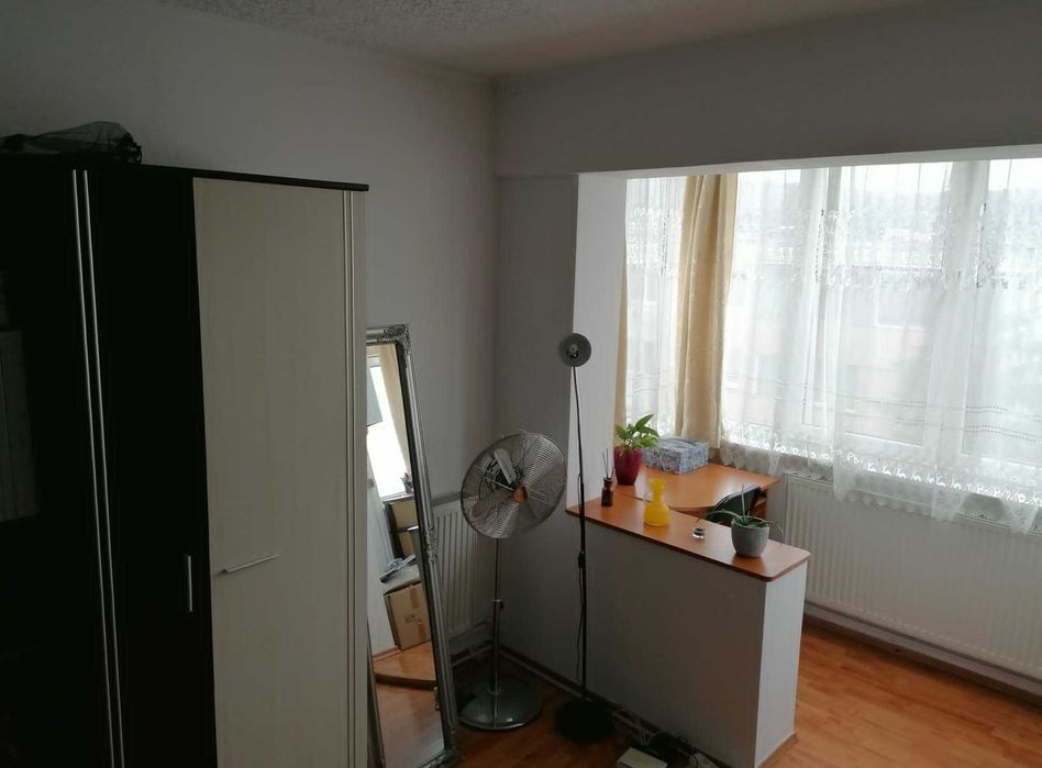 Apartament cu o camera de vanzare Tudor zona Parc Substejeriș