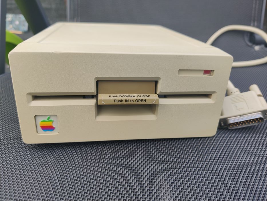 Floppy 5.25" extern Apple Unidisk A9M0104 pentru seris Apple II
