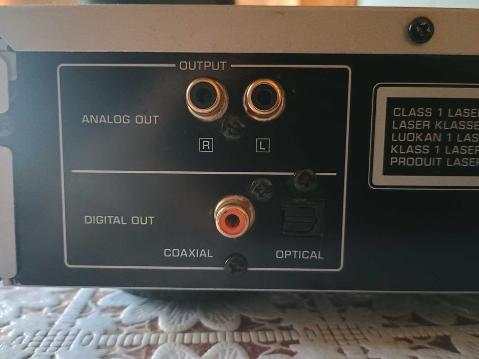 Продавам Yamaha CD s-300