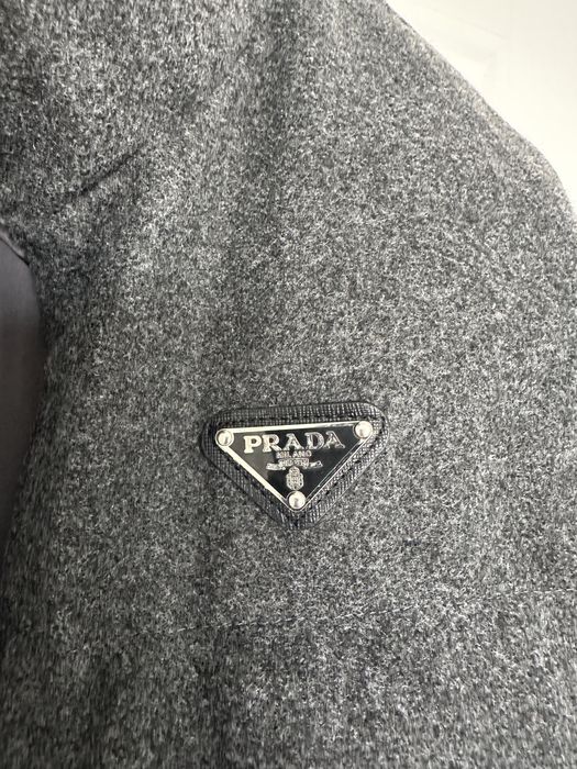 Продаю куртку Prada.
