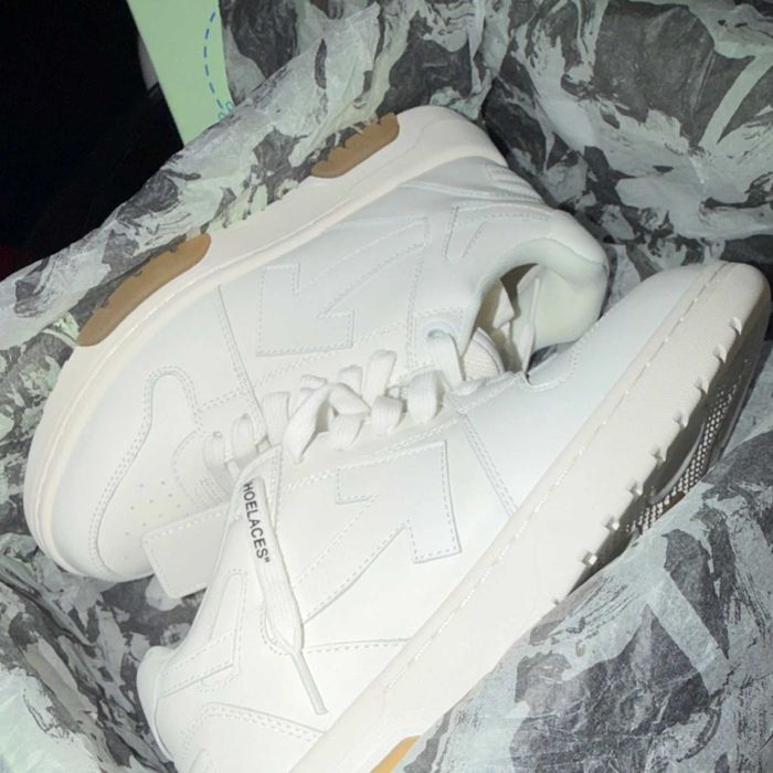 #NOU# Off White Out of Office White - Verificare Colet -