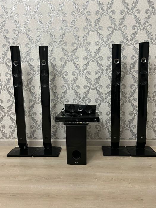 Продается домашний кинотеатр с подставкой