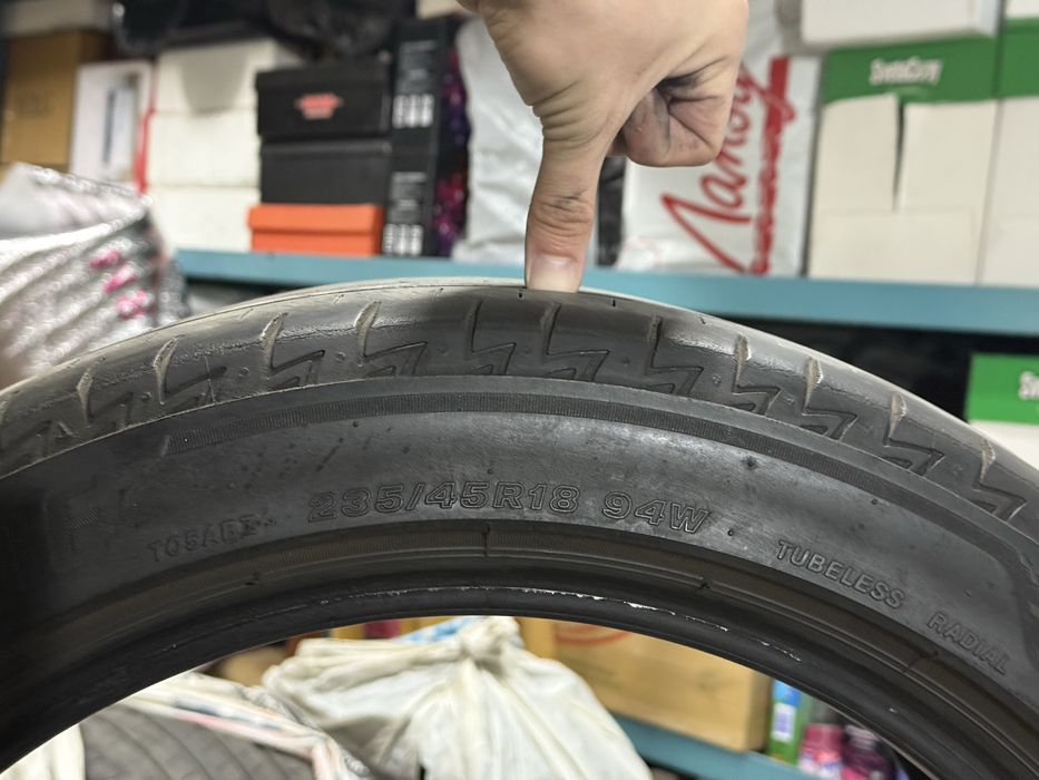 Bridgestone 235/45 R18 94 W