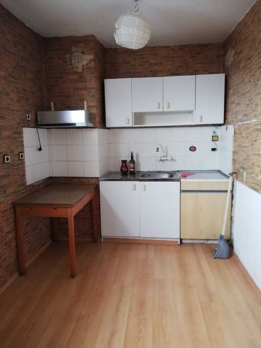 Продавам двустаен апартамент