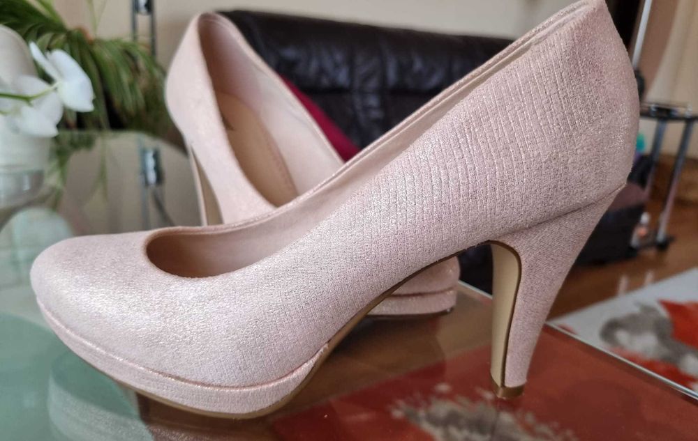 Pantofi noi, eleganti mărime 38